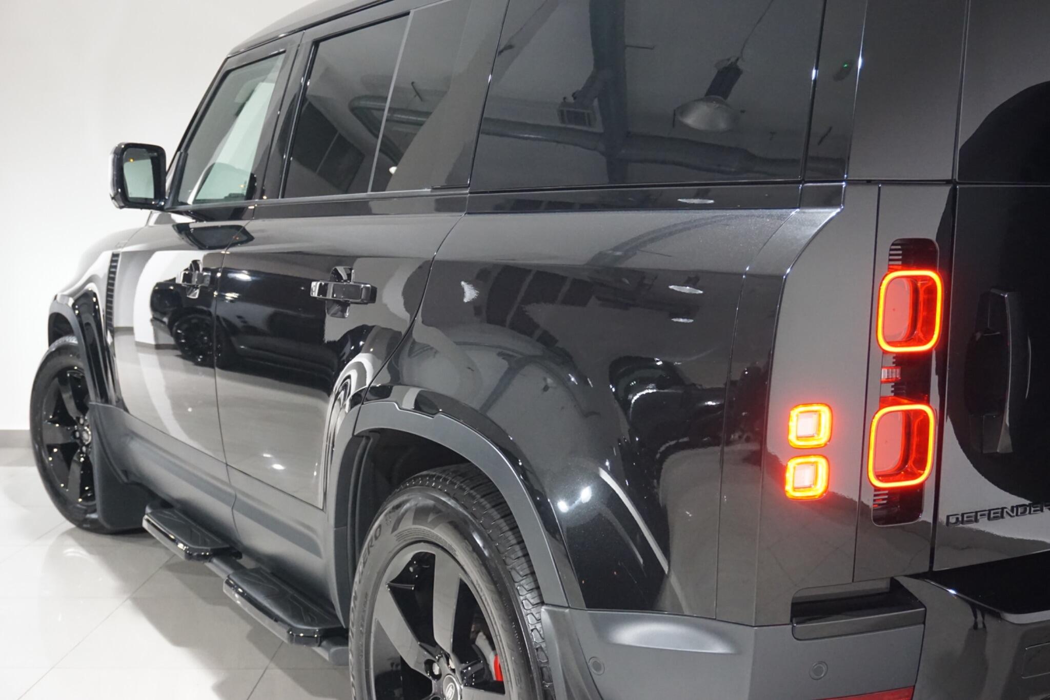 Land Rover Defender 110 3.0 D250 MHEV HSE Hard Top SUV Auto 4WD MWB Euro 6 (s/s) 5dr